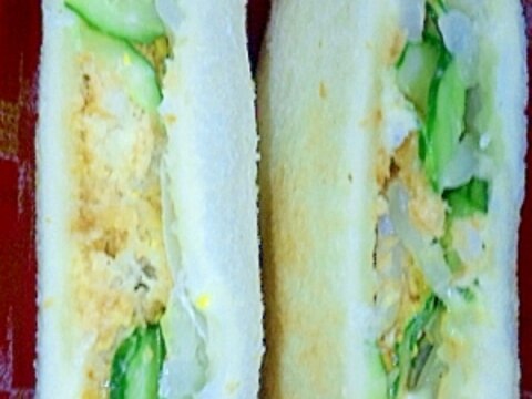 白身魚フライと野菜のサンドイッチ